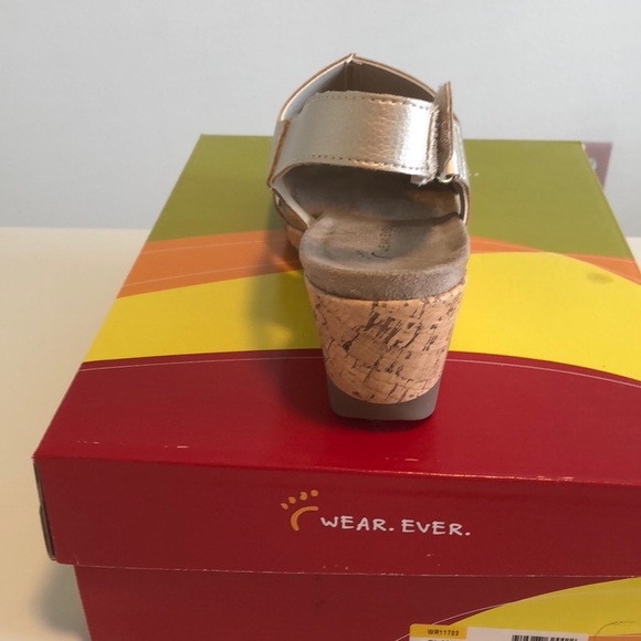 Sandals - Picture 3 of 4